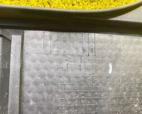 Пластиковая крышка на двс Nissan