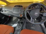 Консоль магнитофона HONDA FIT/FIT SHUTTLE 2011/Цвет NH731P 77250TF7J01ZA GE8/GE9/GP2/GP4/GE6/GE7/GP1/GG8/GG7 L15A, передний