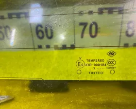 Стекло двери багажника NISSAN