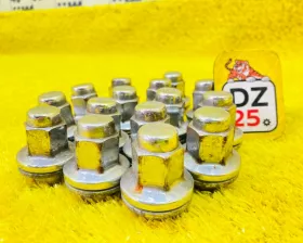 Гайка на колесо TOYOTA