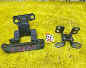 Петли двери багажника Toyota