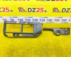 Консоль магнитофона Toyota