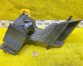 Корпус воздушного фильтра VAG