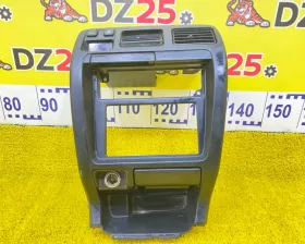 Консоль магнитофона Toyota