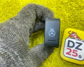 Кнопка включения обогрева руля Nissan