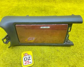 Бардачок между сиденьями Toyota