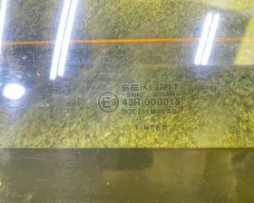 Стекло двери багажника Nissan