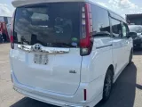 Бардачок между сиденьями TOYOTA NOAH 2014/Цвет 070 861C028010 ZWR80G 2ZRFXE, передний