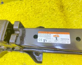 Поддомкратник/ домкрат TOYOTA