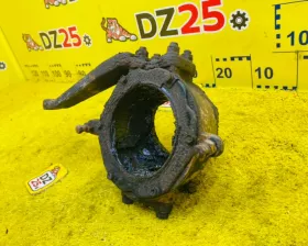 Поворотный кулак TOYOTA