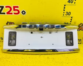 Накладка на дверь багажника Nissan