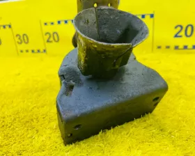 Крепление запасного колеса TOYOTA