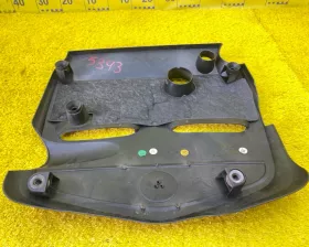 Пластиковая крышка на двс Mercedes-Benz