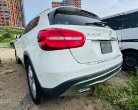 Пластиковая крышка на двс Mercedes-Benz