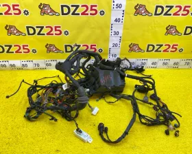 Блок предохранителей под капот Mercedes-Benz