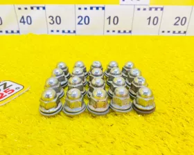 Гайка на колесо TOYOTA