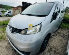 Лобовое стекло NISSAN