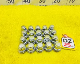 Гайка на колесо TOYOTA