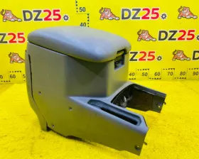 Бардачок между сиденьями Toyota