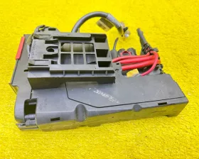 Клемма Mercedes-Benz