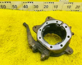 Поворотный кулак TOYOTA