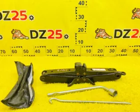 Поддомкратник/ домкрат Toyota