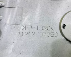 Пластиковая крышка на двс TOYOTA