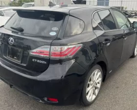 Пластиковая крышка на двс TOYOTA