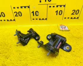 Петля дверная Mercedes-Benz