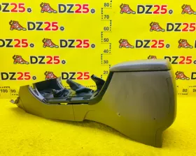 Бардачок между сиденьями Toyota