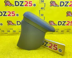 Бардачок между сиденьями Mitsubishi