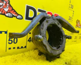 Поворотный кулак TOYOTA