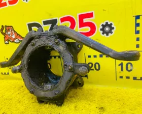 Поворотный кулак TOYOTA