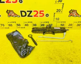 Поддомкратник/ домкрат Toyota