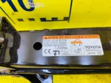 Поддомкратник/ домкрат TOYOTA ESQUIRE 2014/Цвет 1F7 0911128230 ZWR80G 2ZRFXE, задний