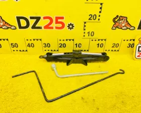 Поддомкратник/ домкрат Toyota