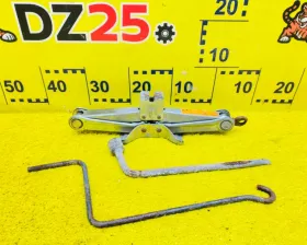 Поддомкратник/ домкрат Nissan