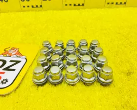 Гайка на колесо Toyota