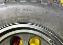 Колеса на дисках Mikey Tompson 6x139.7 c шинами Comfoster 305/70R16