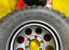 Колеса на дисках Mikey Tompson 6x139.7 c шинами Comfoster 305/70R16