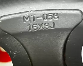 Колеса на дисках Mikey Tompson 6x139.7 c шинами Comfoster 305/70R16