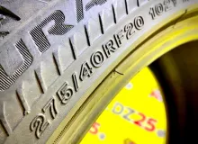 Шина Bridgestone 275/40R20
