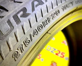 Шина Bridgestone 275/40R20