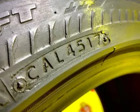Шина Bridgestone 275/40R20