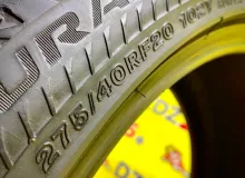 Шина Bridgestone 275/40R20