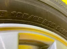 Колеса на дисках Nissan 5x114.3 c шинами Bridgestone 195/60R15