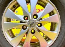 Колеса на дисках Nissan 5x114.3 c шинами Bridgestone 195/60R15