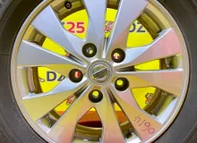Колеса на дисках Nissan 5x114.3 c шинами Bridgestone 195/60R15