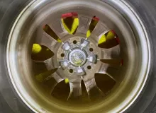 Колеса на дисках Nissan 5x114.3 c шинами Bridgestone 195/60R15