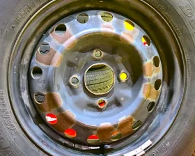 Колеса на дисках Nissan 4x114.3 c шинами Dunlop 165/80R14